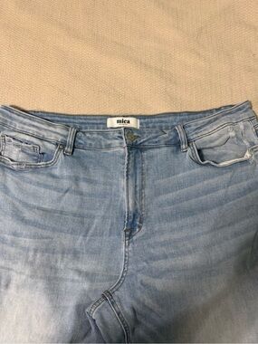 Mica Los Angeles Light Blue mid rise straight Jeans